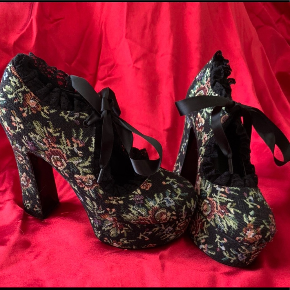 Widow heels
